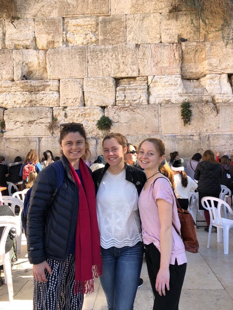 3 sisters Trip of a Lifetime for Three Sisters
Doctors Elizabeth and Moss Linder’s daughters Elkanah, Cara, and Maris recently spent ten days together touring and enjoying an unforgettable Birthright Israel trip!